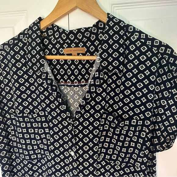 Jach’s Girlfriend Navy Patterned Button Down Top Size Medium - Picture 4 of 9
